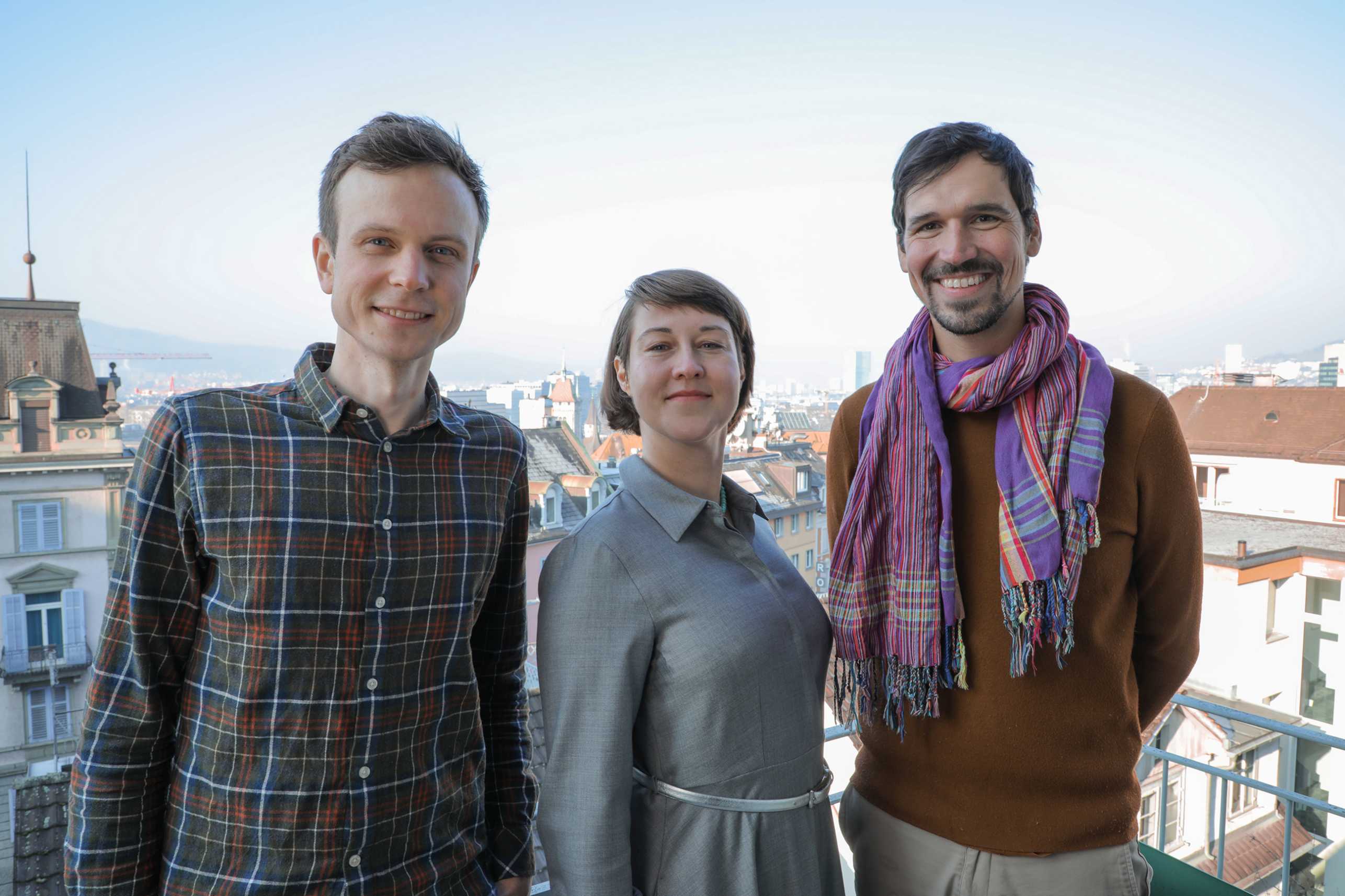 Foto von Dr. Julian Dederke, Prof. Dr. Elizabeth Tilley und Lars Schönbitz